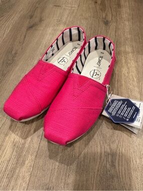 NWT TOMS Women's Hot Pink Canvas Classics - Slip-On Comfort